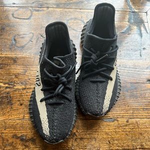 YEEZY BOOST 350 V2 OREO